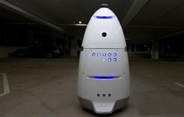 Uber停車場啟用機器人巡邏 何止是費用便宜？