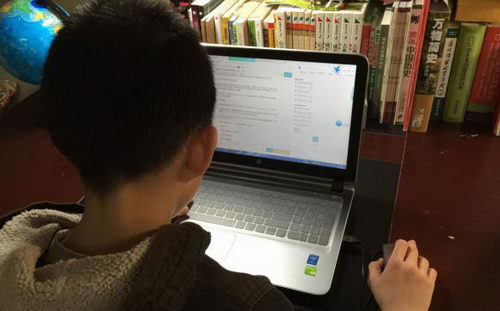 15歲編程天才 靠“彈幕評(píng)論”成公司合伙人