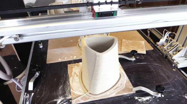 荷蘭公司vormvrij 3D 用粘土為材料打印大型陶瓷件
