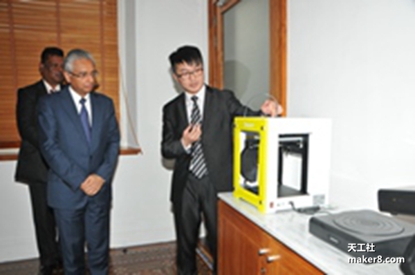 中國向毛里求斯政府捐贈多臺3D打印機、掃描儀和線材