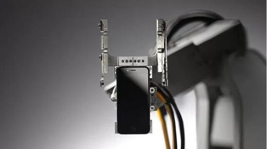 11秒肢解1臺iPhone 蘋果拆解機(jī)器人Liam仍不夠用