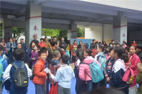 “發(fā)現(xiàn)杯”中國(guó)青少年編程挑戰(zhàn)活動(dòng)廣州賽區(qū)，近500名編程小達(dá)人競(jìng)技