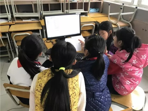 “發(fā)現(xiàn)杯”中國(guó)青少年編程挑戰(zhàn)活動(dòng)廣州賽區(qū)，近500名編程小達(dá)人競(jìng)技
