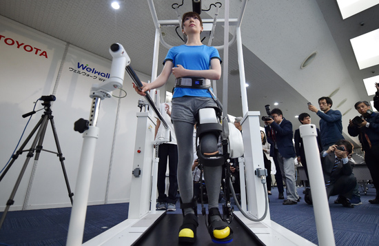 豐田開發(fā)新型機(jī)器人腿支架 幫助癱瘓病人再次走路