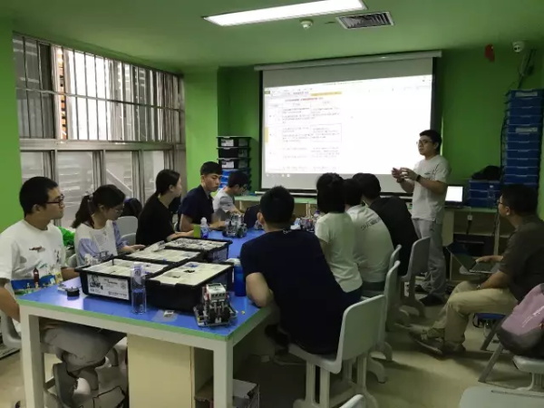 直選賽落幕又迎全國賽，WRO全國賽教練集訓(xùn)中