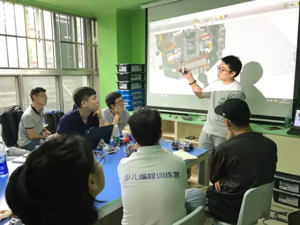直選賽落幕又迎全國賽，WRO全國賽教練集訓(xùn)中