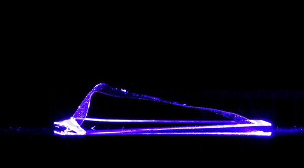 科學(xué)家發(fā)明世界首臺以光為動力的清潔機器人