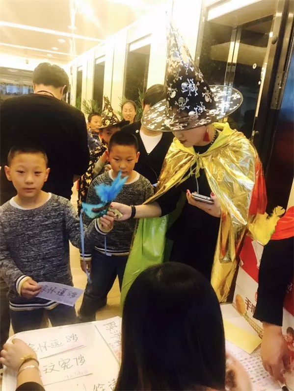 萬圣狂歡，百鬼夜行！這群“搗蛋鬼”們在童程童美各地校區(qū)玩的很happy！