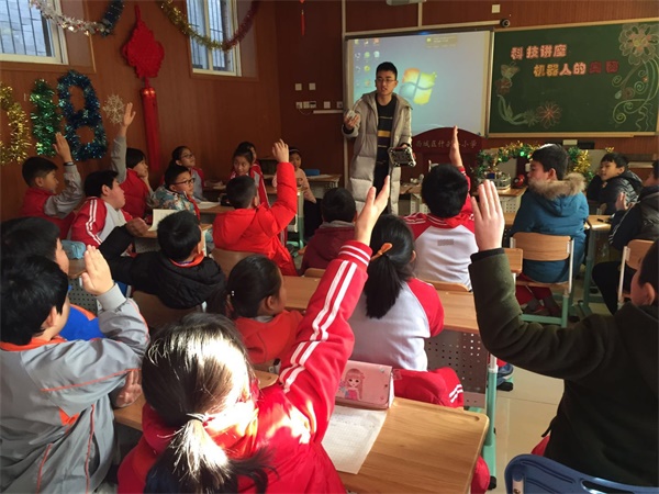 公益校園行 | 童程童美智能機(jī)器人什剎海校園講座，探索科技的魅力！