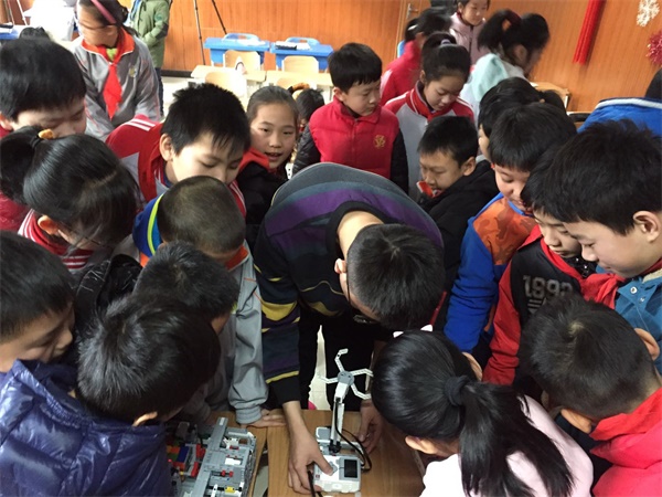 公益校園行 | 童程童美智能機(jī)器人什剎海校園講座，探索科技的魅力！