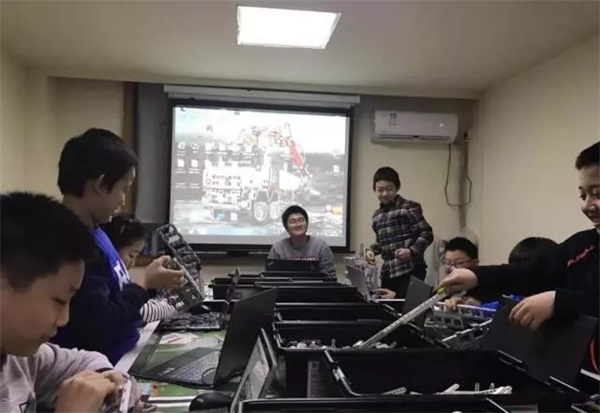 達內(nèi)童程童美202018年FLL工程挑戰(zhàn)賽集訓火熱進行中！