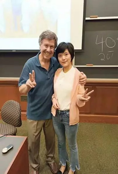 世界做課堂，旅途見成長——研學(xué)營金牌領(lǐng)隊(duì)董娜老師帶隊(duì)分享