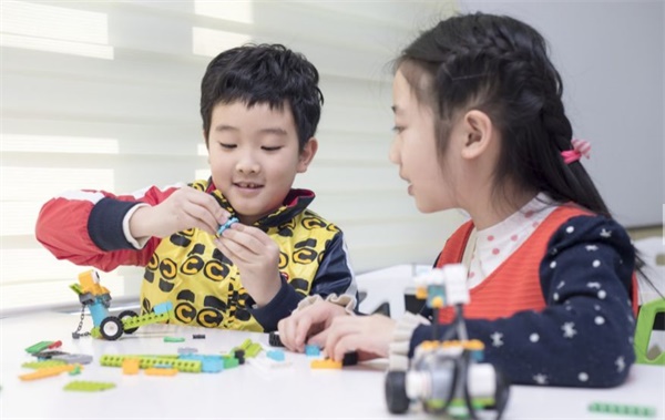 中小學(xué)人工智能教育發(fā)布會在京召開，2019年五城全面試點！ 
