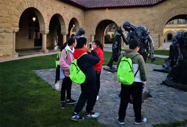 在世界頂級(jí)名校斯坦福大學(xué)學(xué)編程，讓孩子走在國(guó)際教育的前沿