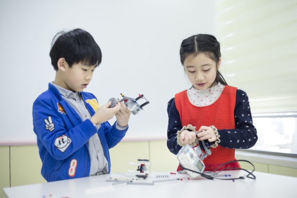 學(xué)機(jī)器人編程有什么用，少兒機(jī)器人編程好學(xué)嗎？