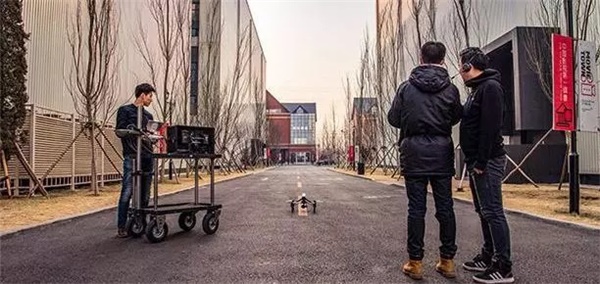 這個(gè)暑假，來(lái)童程童美，用無(wú)人機(jī)創(chuàng)作人生的第一部微電影吧！