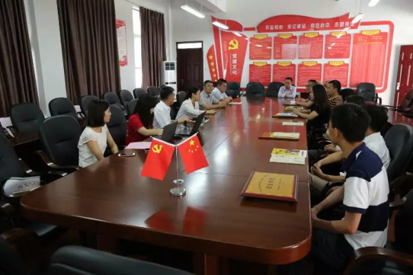 童程童美深入重慶貧困縣，捐贈(zèng)百萬助力編程教育發(fā)展！