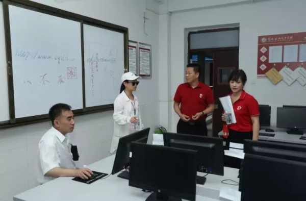 童程童美深入重慶貧困縣，捐贈(zèng)百萬助力編程教育發(fā)展！