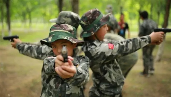 八一建軍節(jié)，有一群小小特種兵將會(huì)秘密集結(jié)……