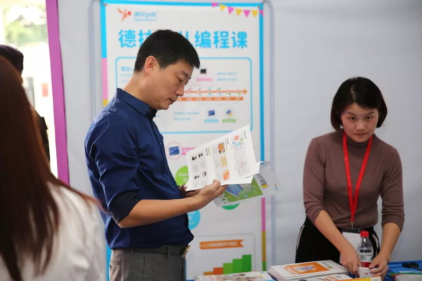 強(qiáng)強(qiáng)聯(lián)合，童程童美與北京青少年科技教育協(xié)會戰(zhàn)略合作！
