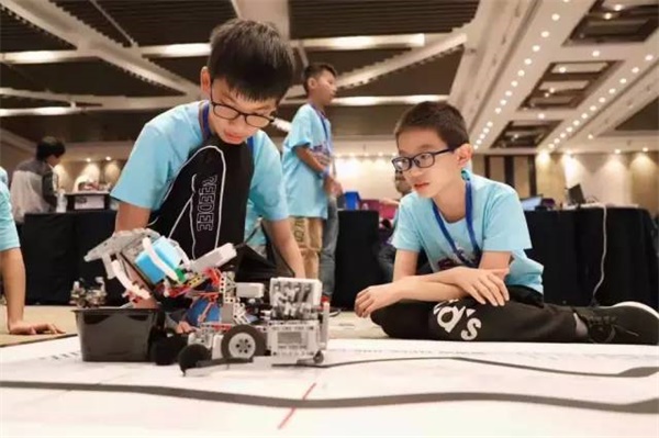 童程童美學(xué)員再登CCTV，變身央視小記者直擊2019Botball世界機(jī)器人大會·中國分會現(xiàn)場 